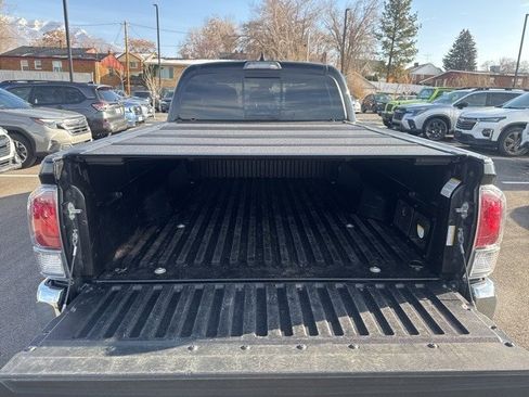 Used 2021 Toyota Tacoma TRD Off-Road image 13