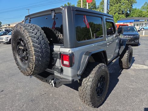 Used 2019 Jeep Wrangler Sport AWD/4WD image 4