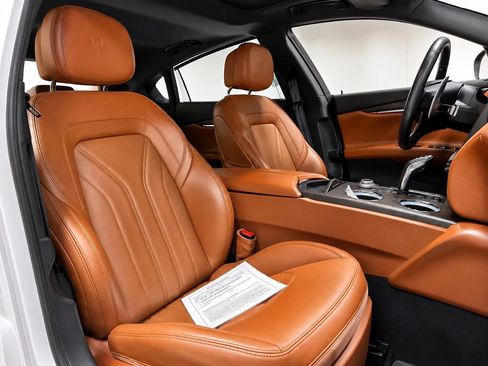 Used 2023 Maserati Quattroporte Modena RWD image 27
