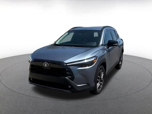 Used 2026 Toyota Corolla Cross XLE FWD image 5