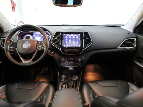 Used 2019 Jeep Cherokee Limited w/ Luxury Group image 2