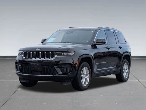 Used 2023 Jeep Grand Cherokee Laredo AWD/4WD image 10