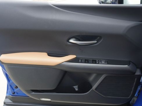 Certified 2025 Lexus UX 300h FWD w/ Accessory Package (Z1) image 21