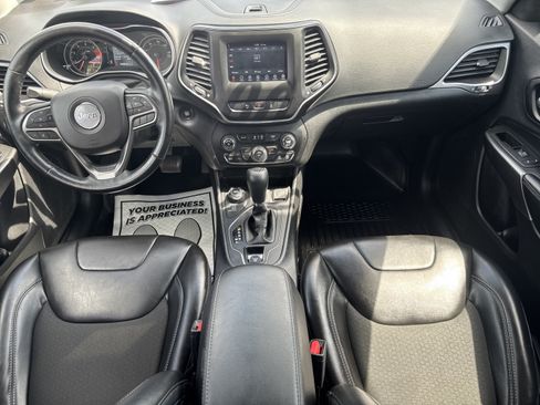 Used 2021 Jeep Cherokee Latitude Plus AWD/4WD image 22