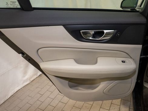 Used 2019 Volvo V60 T5 Momentum image 10