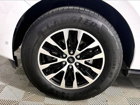 Used 2025 Ford Expedition Platinum AWD/4WD image 7