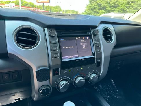 Used 2015 Toyota Tundra SR5 w/ SR5 Upgrade Package AWD/4WD image 17