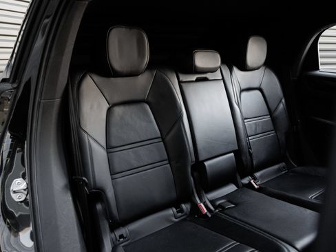 Certified 2023 Porsche Cayenne Coupe AWD/4WD image 33