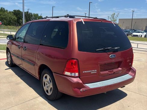 Used 2005 Ford Freestar SE FWD image 3