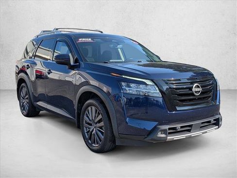 Used 2023 Nissan Pathfinder SL w/ SL Premium Package FWD image 3