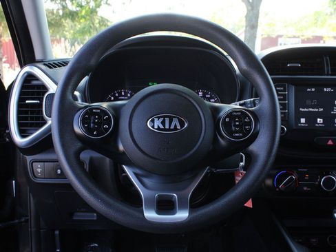 Used 2021 Kia Soul LX FWD image 9