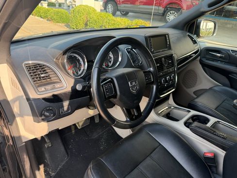 Used 2019 Dodge Grand Caravan SXT FWD image 10