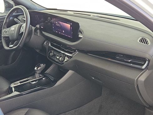 Used 2025 Buick Envista Sport Touring image 33
