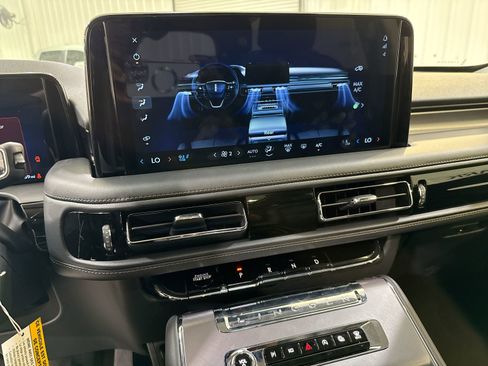 New 2025 Lincoln Aviator 2WD w/ Equipment Group 101A image 20