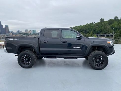 Used 2019 Toyota Tacoma TRD Off-Road AWD/4WD image 2