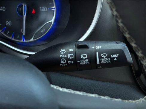 Used 2024 Chrysler Pacifica Touring-L image 29