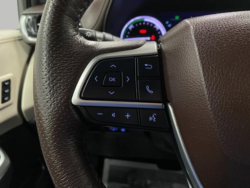 Used 2022 Toyota Sienna Platinum AWD/4WD image 18