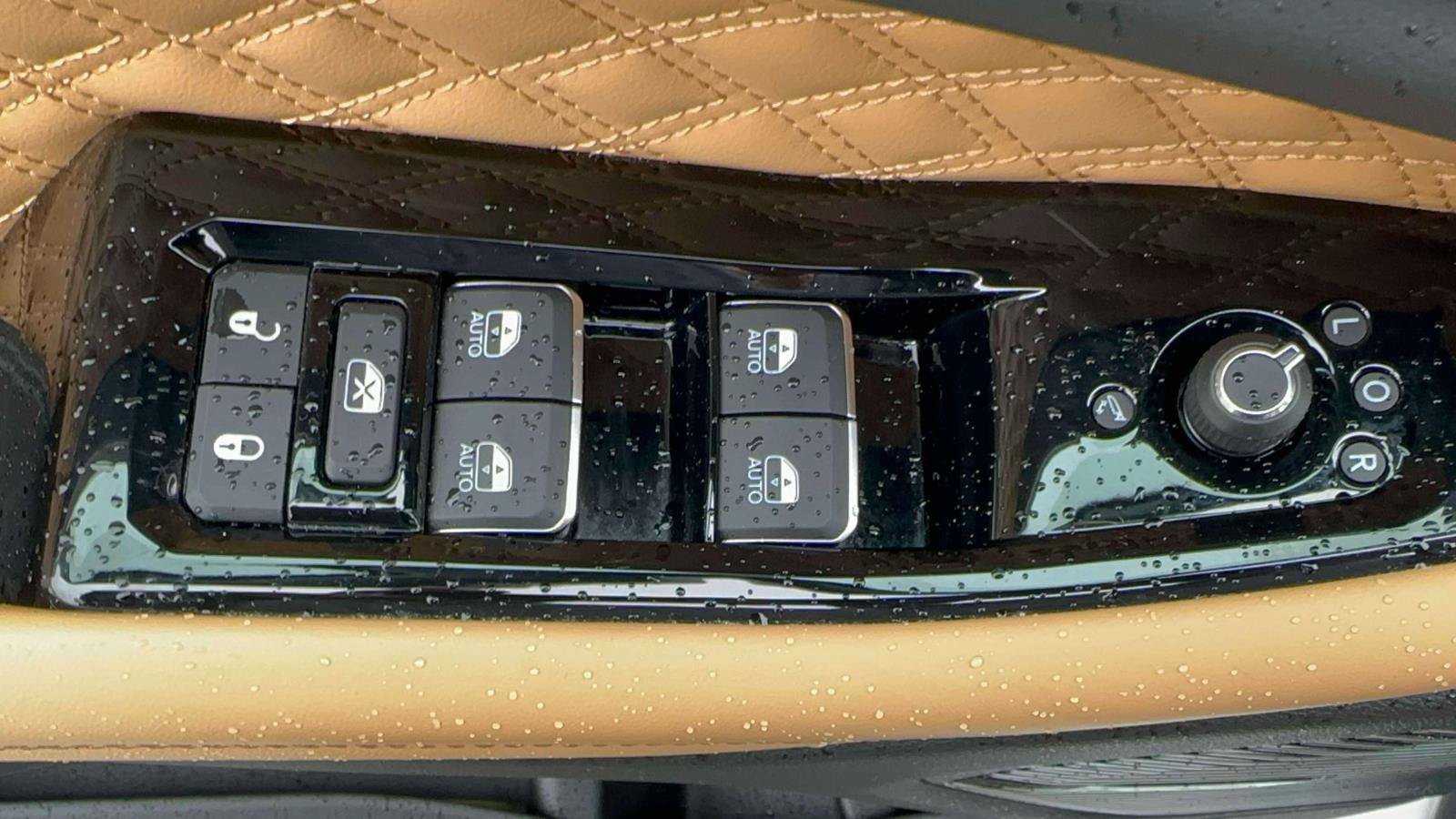 Used 2023 Jeep Grand Cherokee Summit AWD/4WD image 18