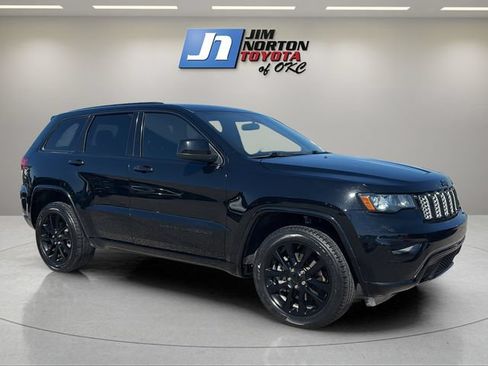 Used 2021 Jeep Grand Cherokee Laredo X AWD/4WD image 3