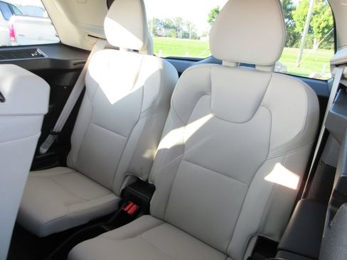 Used 2022 Volvo XC90 T6 Momentum w/ Advanced Package AWD/4WD image 24