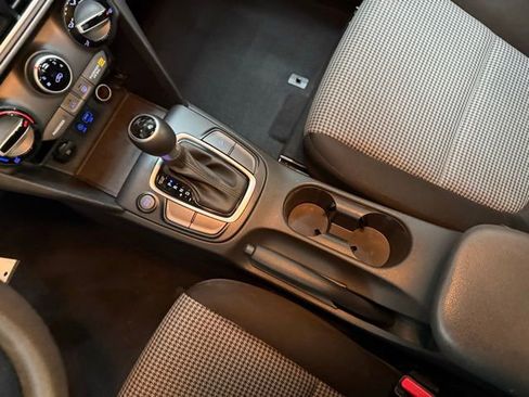 Used 2021 Hyundai Kona SE image 29