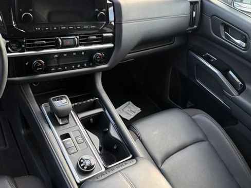 Used 2025 Nissan Pathfinder SL AWD/4WD image 7