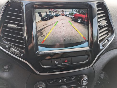 Used 2019 Jeep Cherokee Limited AWD/4WD image 21