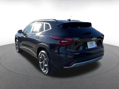 Used 2025 Chevrolet Trax LT w/ LT Convenience Package image 11