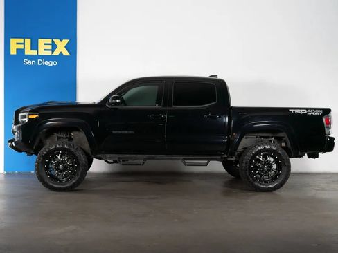 Used 2020 Toyota Tacoma TRD Sport w/ Technology Package AWD/4WD image 2