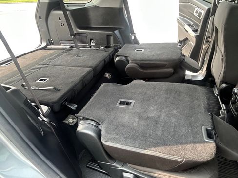 Used 2022 Ford Explorer XLT image 30