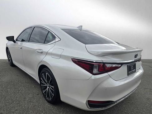 Used 2025 Lexus ES 300h w/ Premium Package image 5