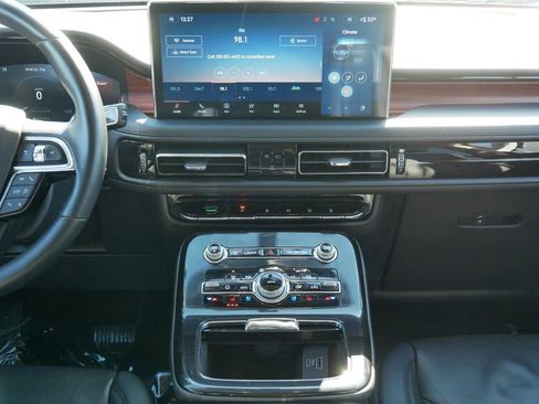 Used 2023 Lincoln Nautilus Reserve image 17