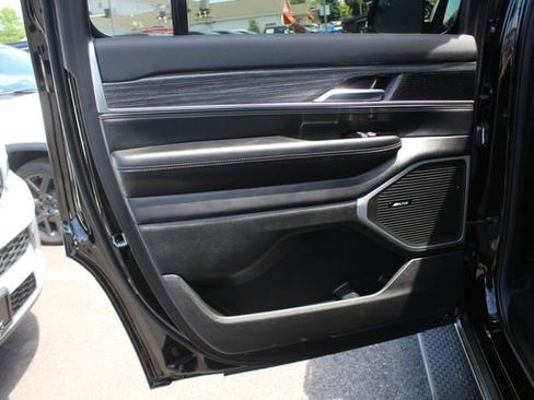 Used 2022 Jeep Wagoneer Series III AWD/4WD image 24