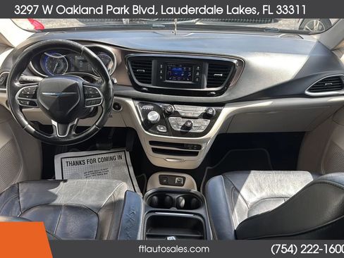 Used 2017 Chrysler Pacifica Touring-L image 22