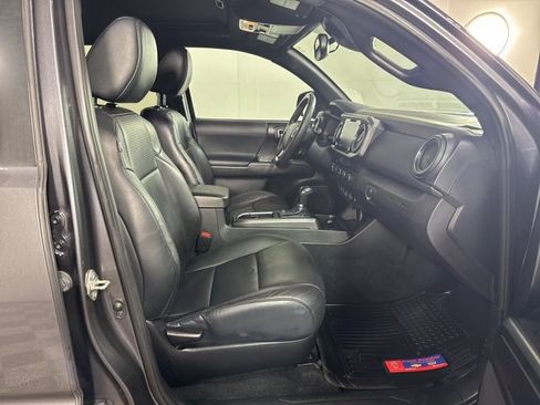 Used 2020 Toyota Tacoma w/ TRD Off-Road Package image 6
