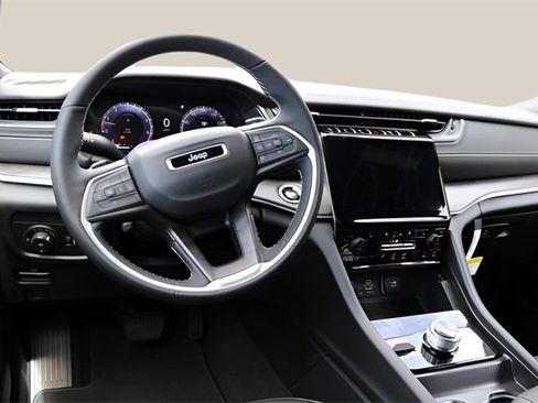 New 2025 Jeep Grand Cherokee Limited w/ Luxury Tech Group II image 14