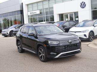 New 2025 Volkswagen Tiguan SE image 1