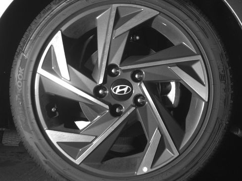 Used 2025 Hyundai Elantra SEL FWD image 13