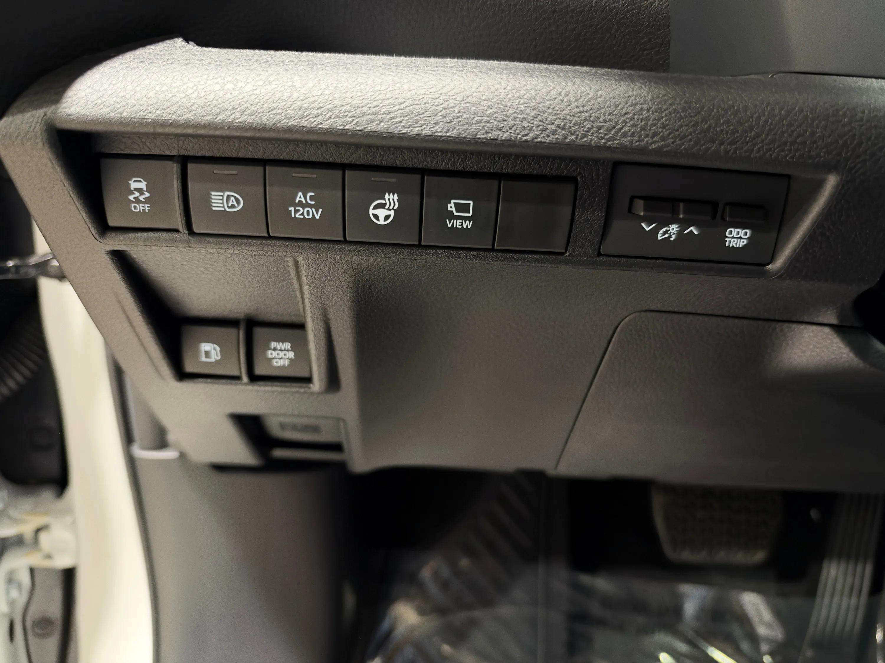 Used 2026 Toyota Sienna Platinum AWD/4WD image 22