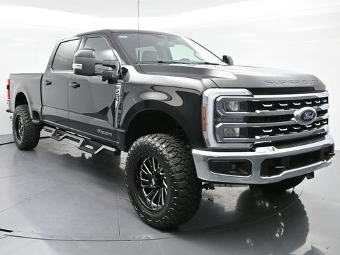 Used 2024 Ford F250 Lariat AWD/4WD image 2