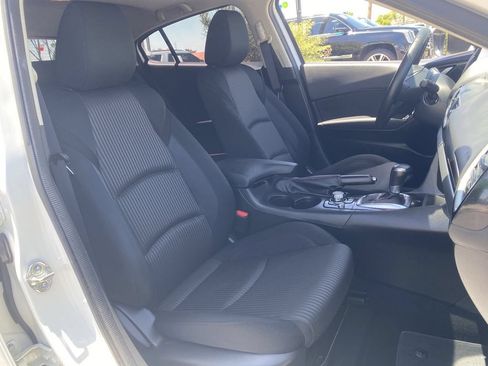 Used 2016 MAZDA MAZDA3 i Touring w/ Popular Equipment Package FWD image 9