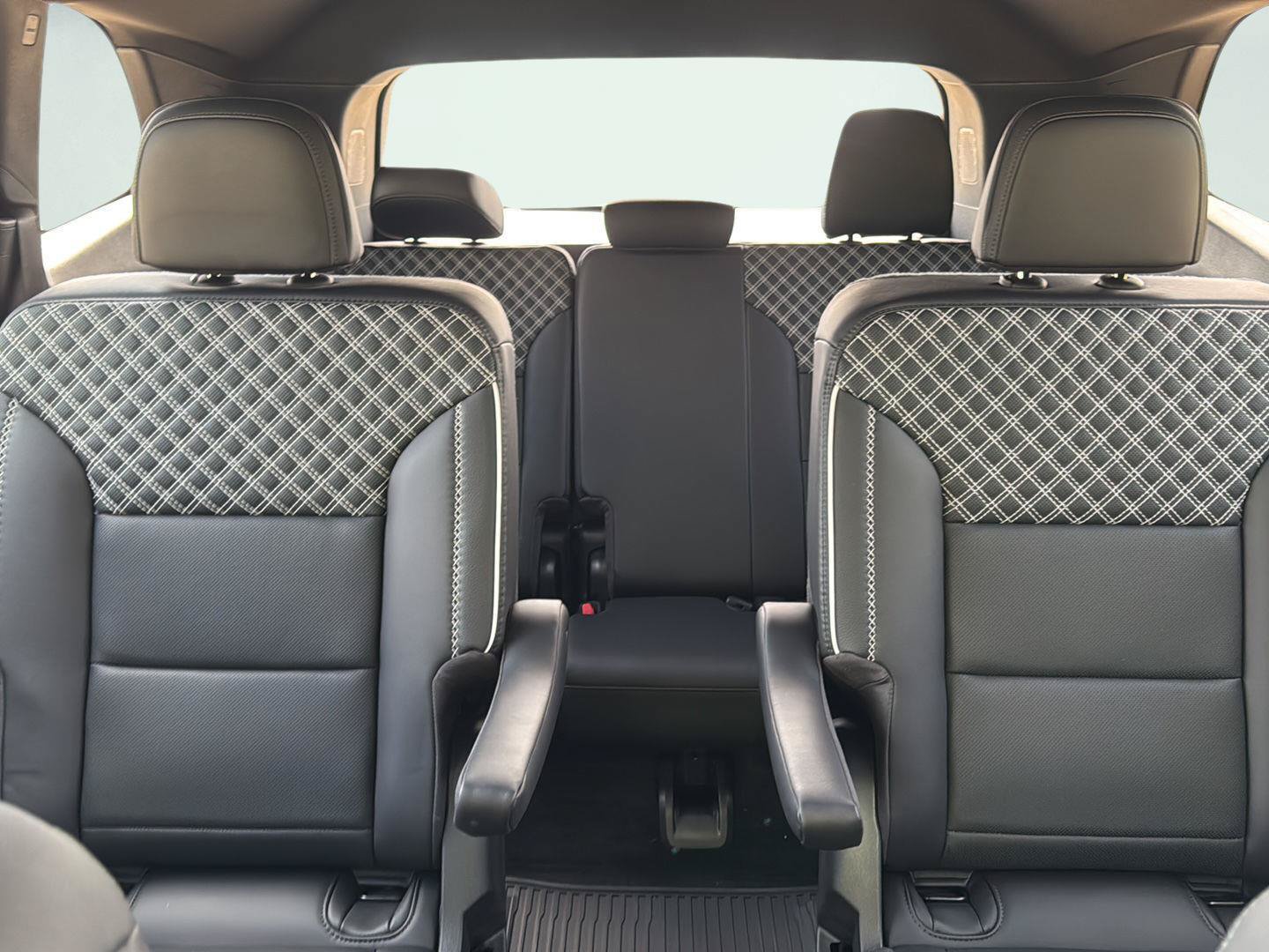 New 2026 GMC Acadia Denali w/ Super Cruise Package FWD image 3