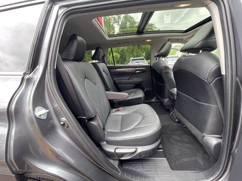 Used 2021 Toyota Highlander Platinum AWD/4WD image 21