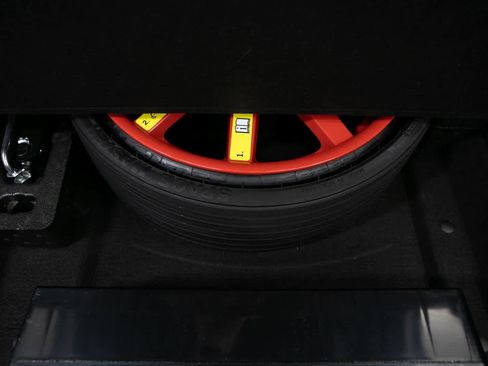 Certified 2025 Porsche Macan image 33