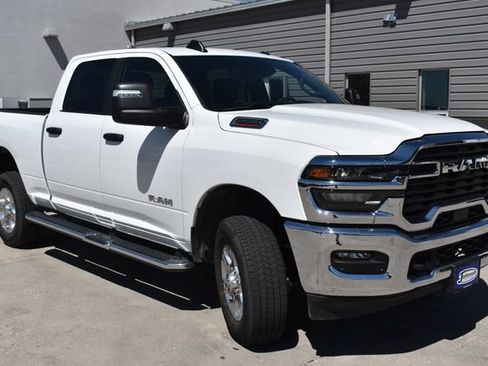 Used 2026 RAM 2500 Big Horn AWD/4WD image 3