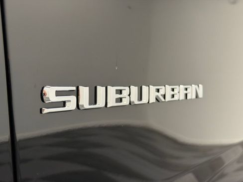 Used 2025 Chevrolet Suburban High Country AWD/4WD image 17