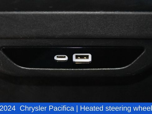 Used 2024 Chrysler Pacifica Touring-L image 25