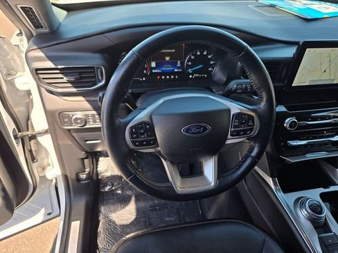 Used 2022 Ford Explorer Limited w/ Equipment Group 301A AWD/4WD image 6