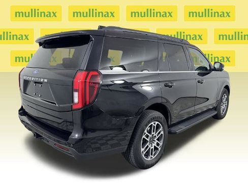 Certified 2025 Ford Expedition Active image 4