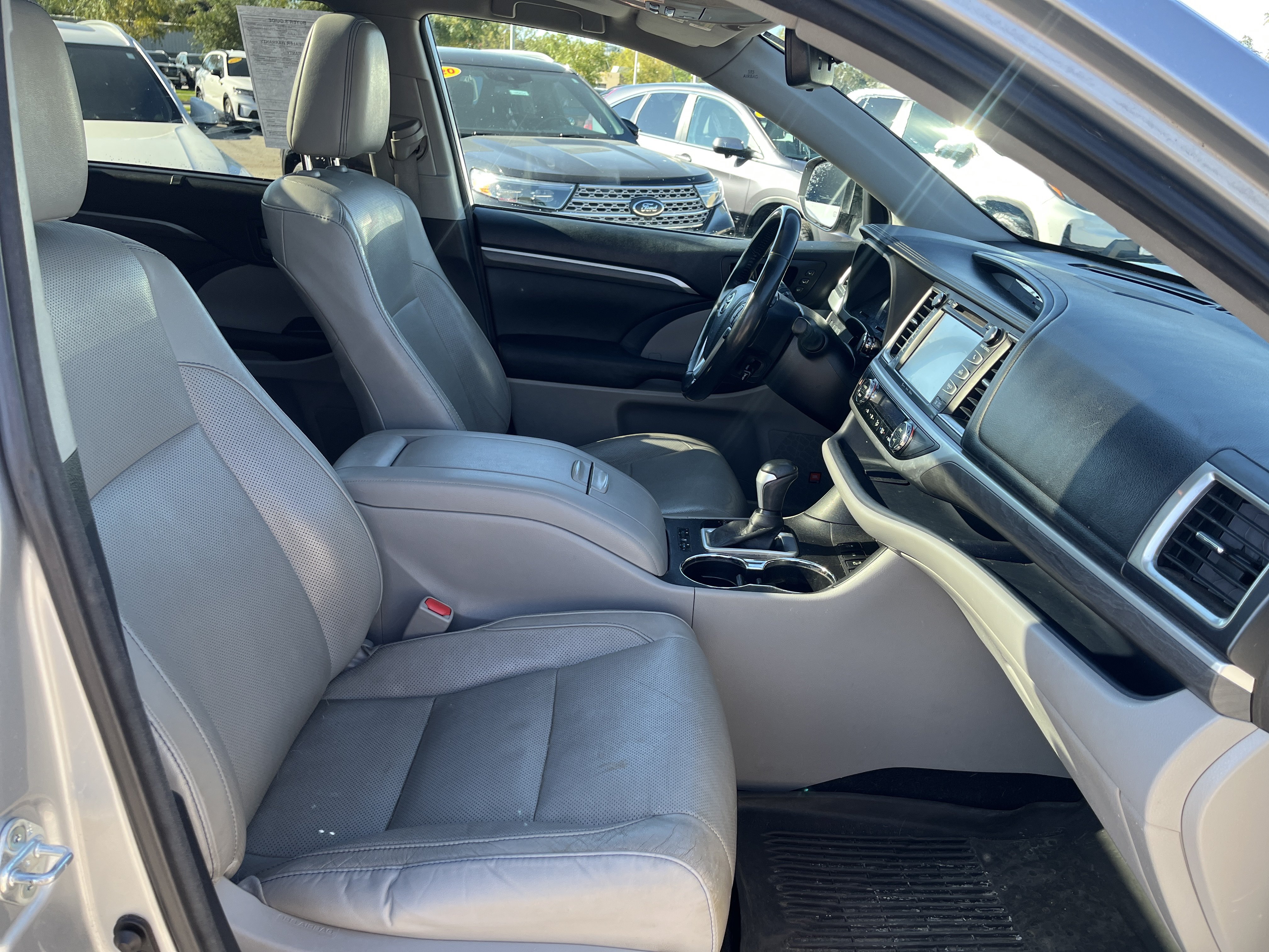 Used 2017 Toyota Highlander Limited Platinum AWD/4WD image 18
